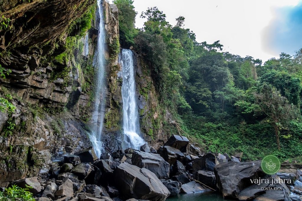 costa rica diamante waterfall 